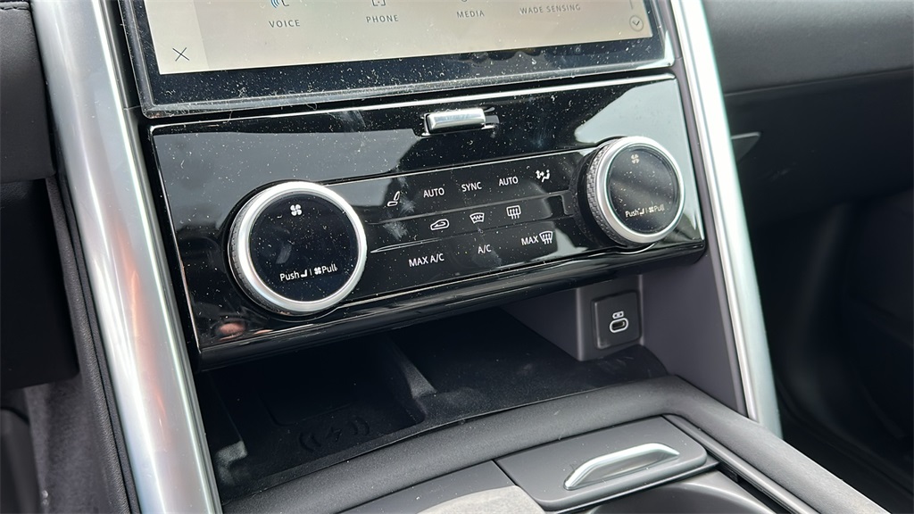 2025 Land Rover Discovery S photo 20