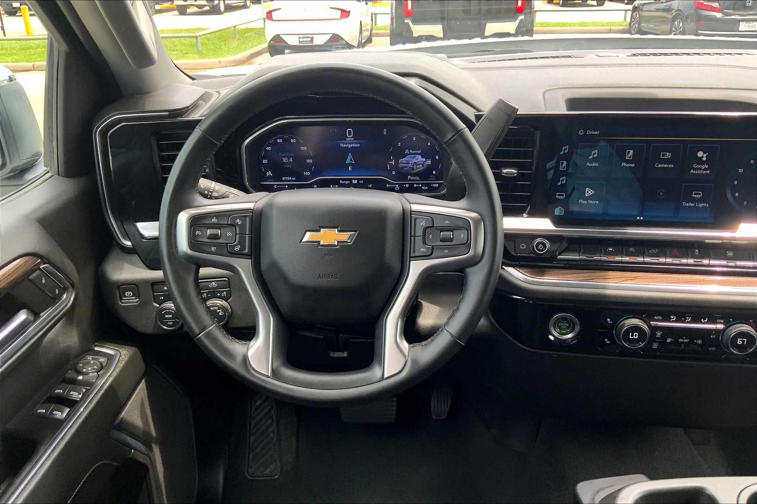 2024 Chevrolet Silverado 1500 LT photo 5