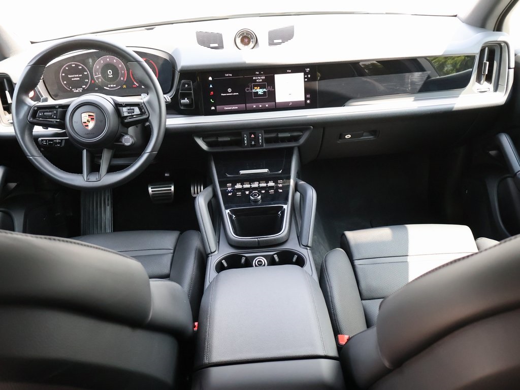 2024 Porsche Cayenne S photo 17