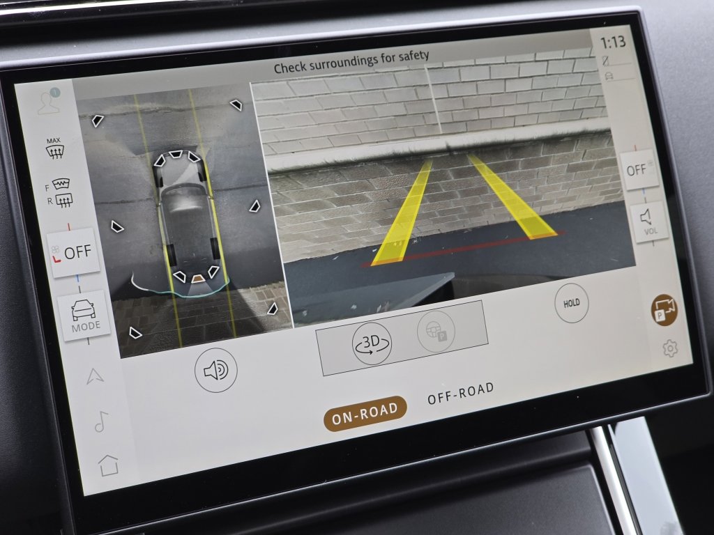 2026 Land Rover Range Rover Velar SE photo 3
