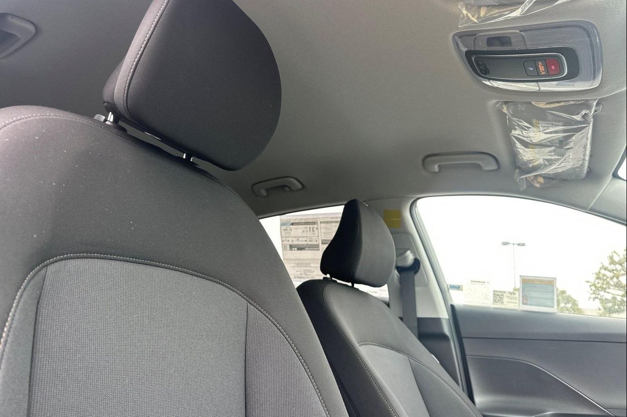 2025 Hyundai Kona SEL photo 18