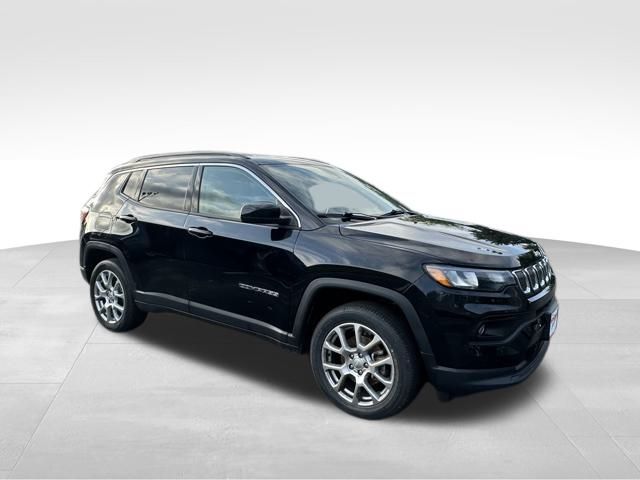 2022 Jeep Compass Latitude Lux photo 9