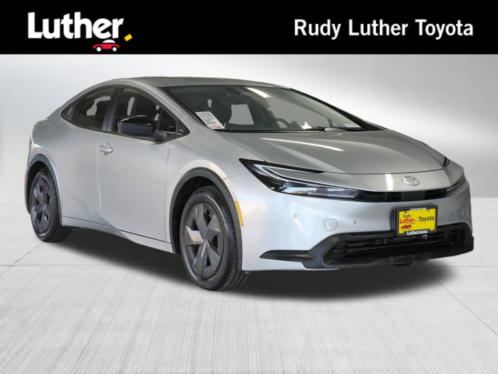 2025 Toyota Prius LE's photo