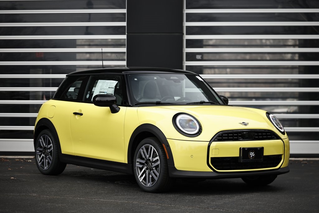 2026 MINI Hardtop 2 Door Oxford Edition's photo