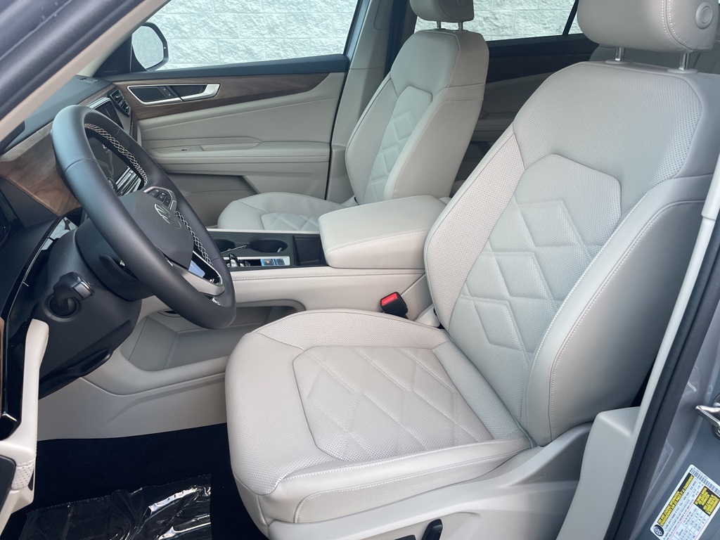 2026 Volkswagen Atlas SE photo 2