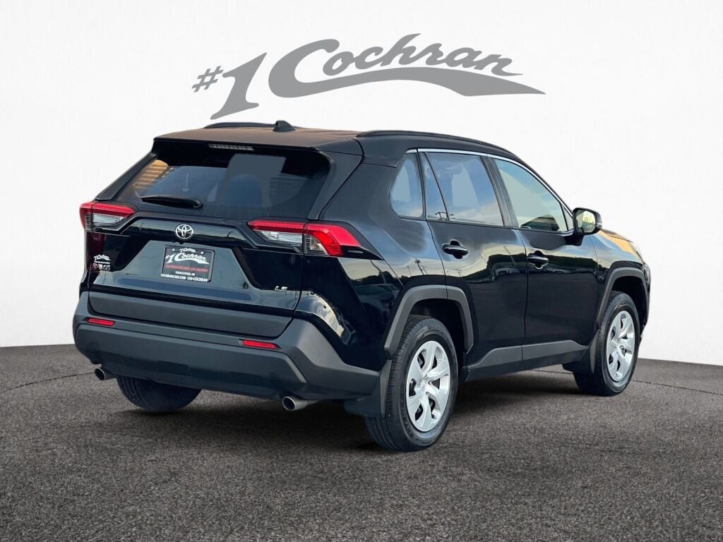2019 Toyota RAV4 LE photo 5