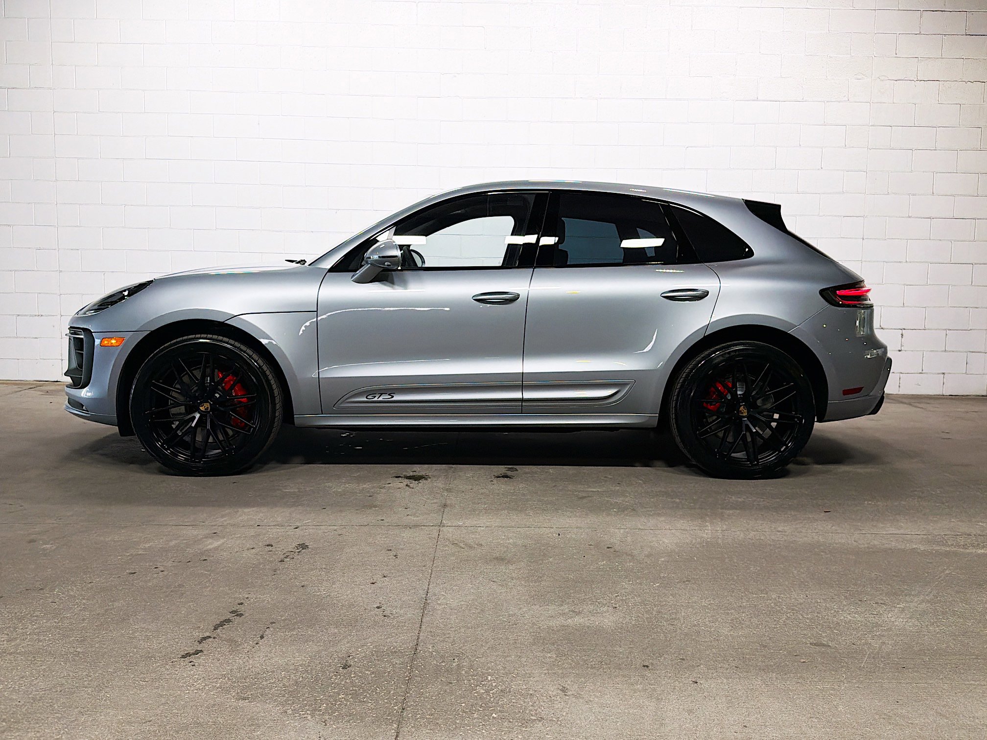 2026 Porsche Macan GTS photo 2