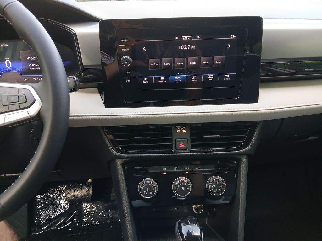 2025 Volkswagen Taos S photo 17