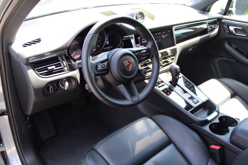 2024 Porsche Macan Base photo 4