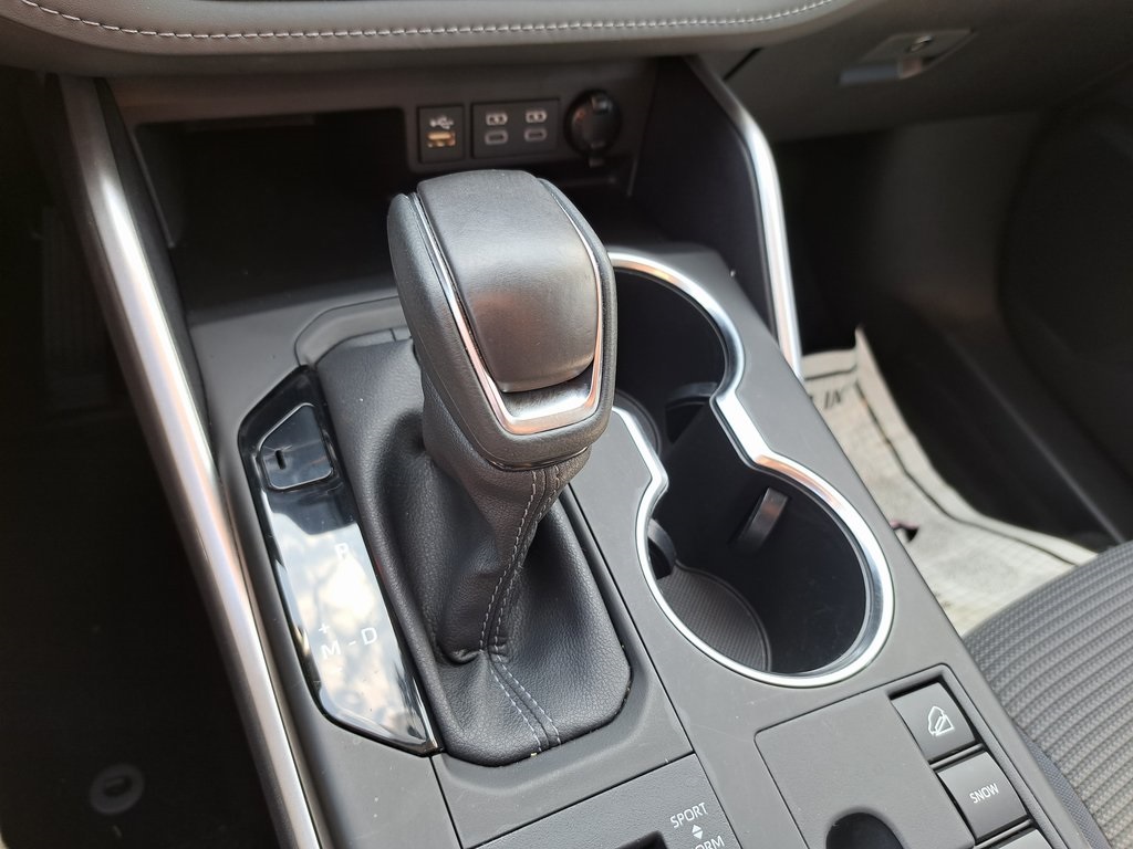 2023 Toyota Highlander LE photo 17