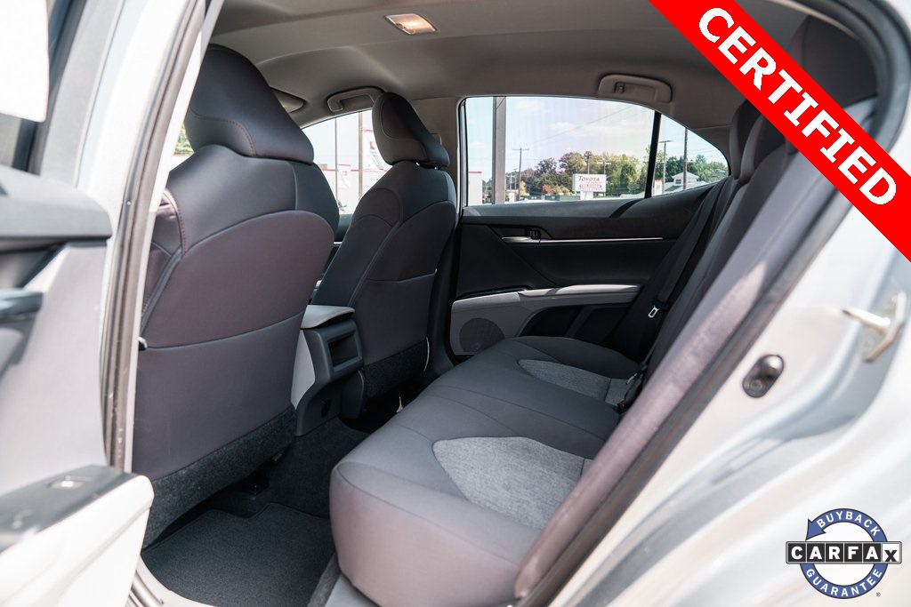 2019 Toyota Camry SE XLE photo 21