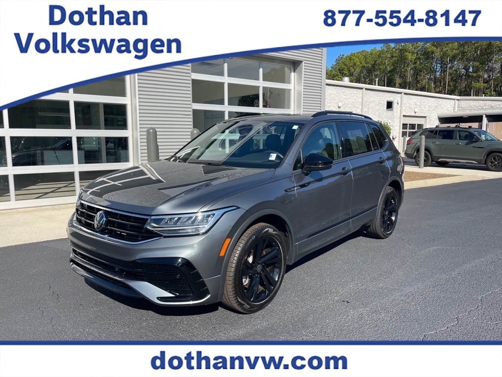 2024 Volkswagen Tiguan SE R-LINE BLACK's photo
