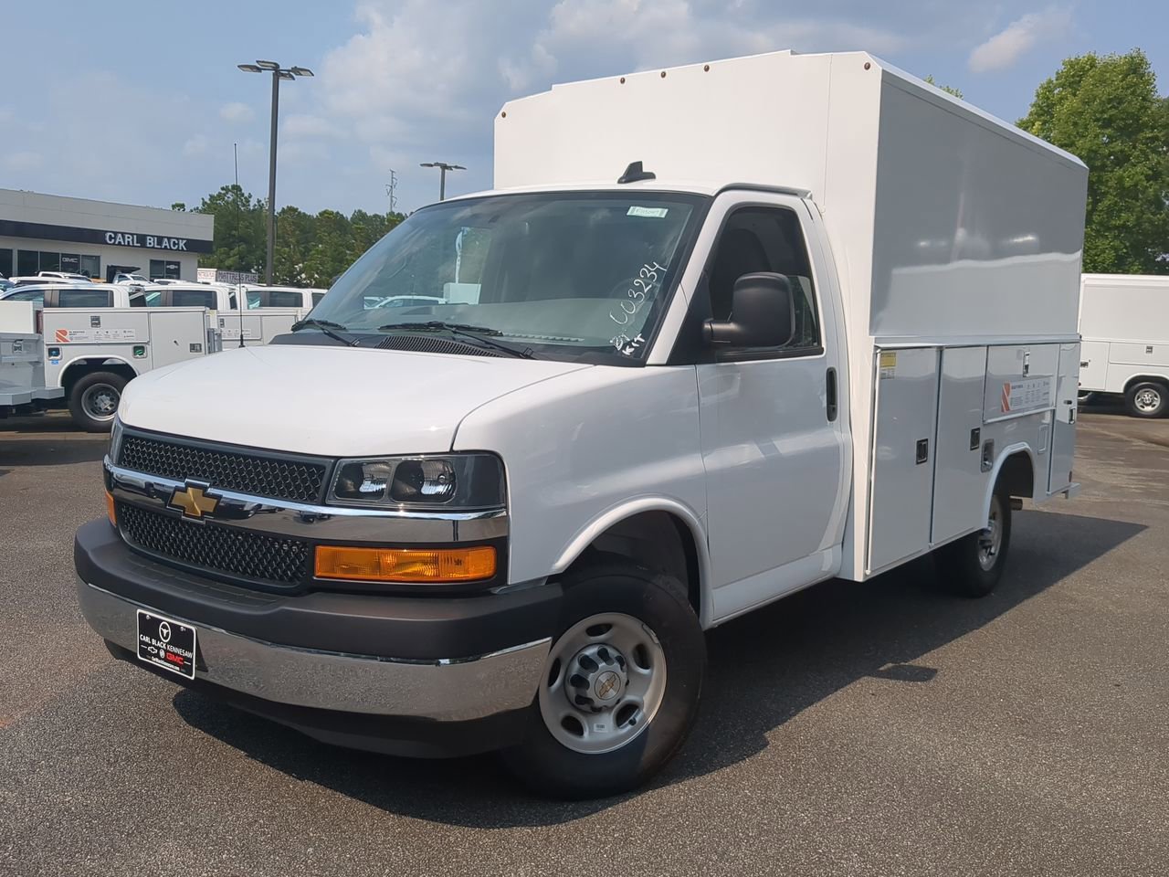 2025 Chevrolet Express Cutaway Base's photo