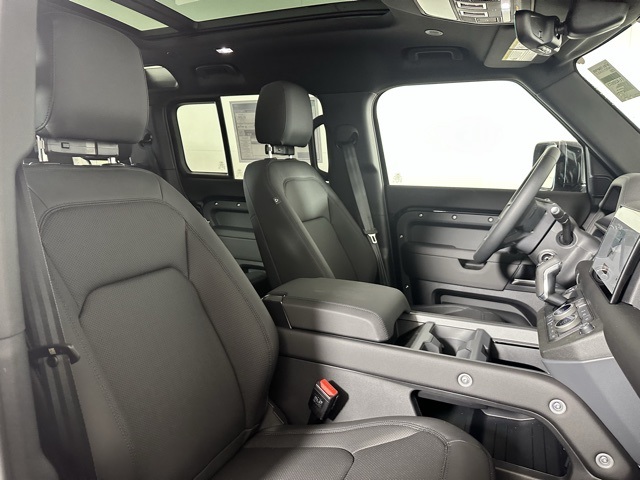 2025 Land Rover Defender 110 S photo 14