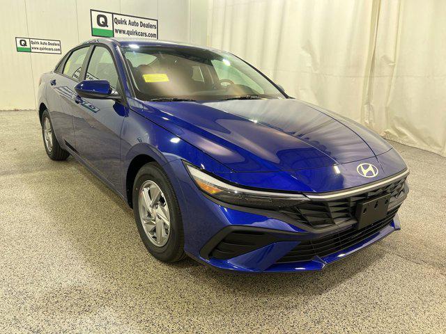 2025 Hyundai Elantra SE photo 2