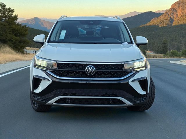 2023 Volkswagen Taos SE photo 3