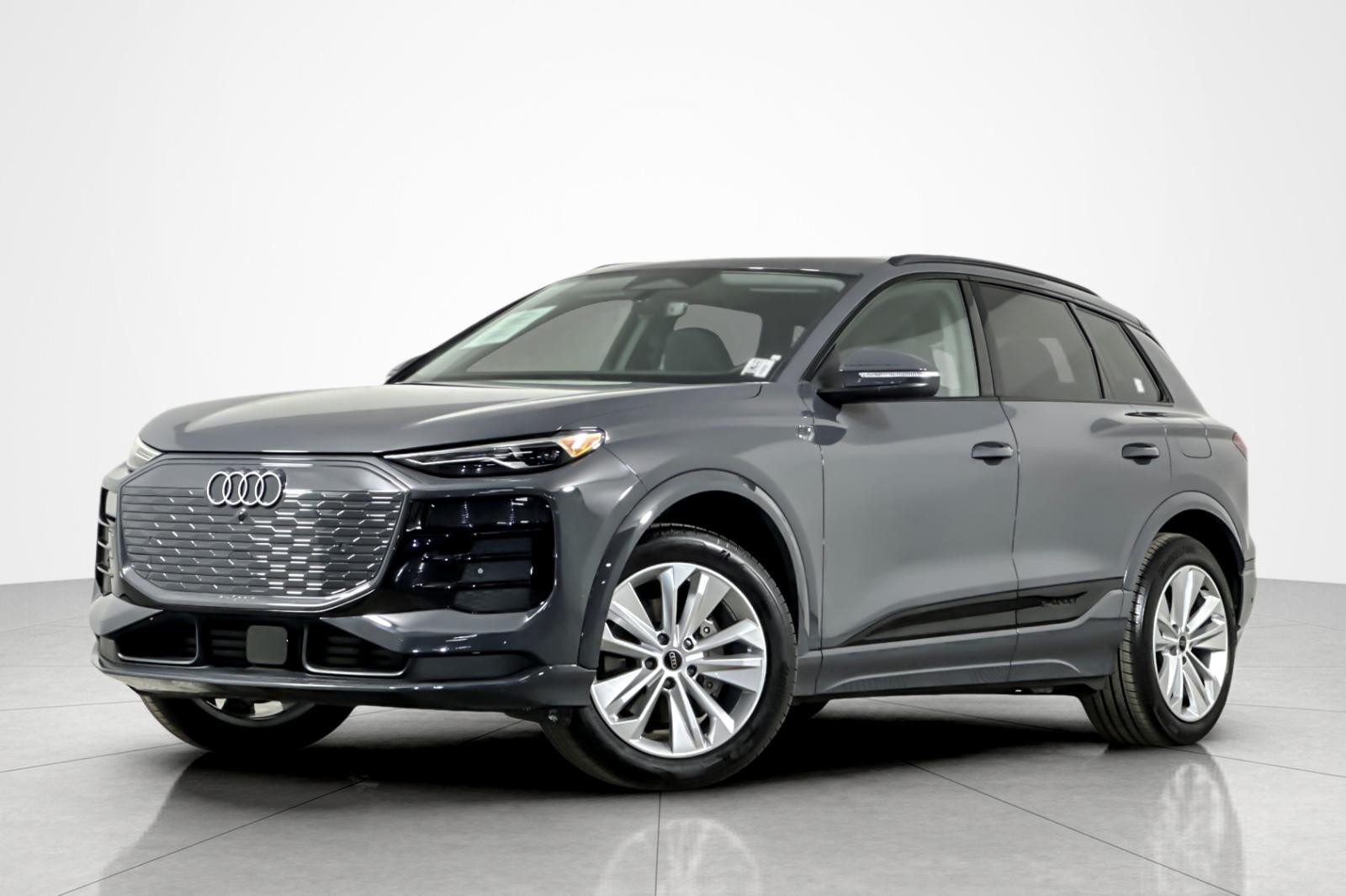 2025 Audi Q6 e-tron Premium's photo
