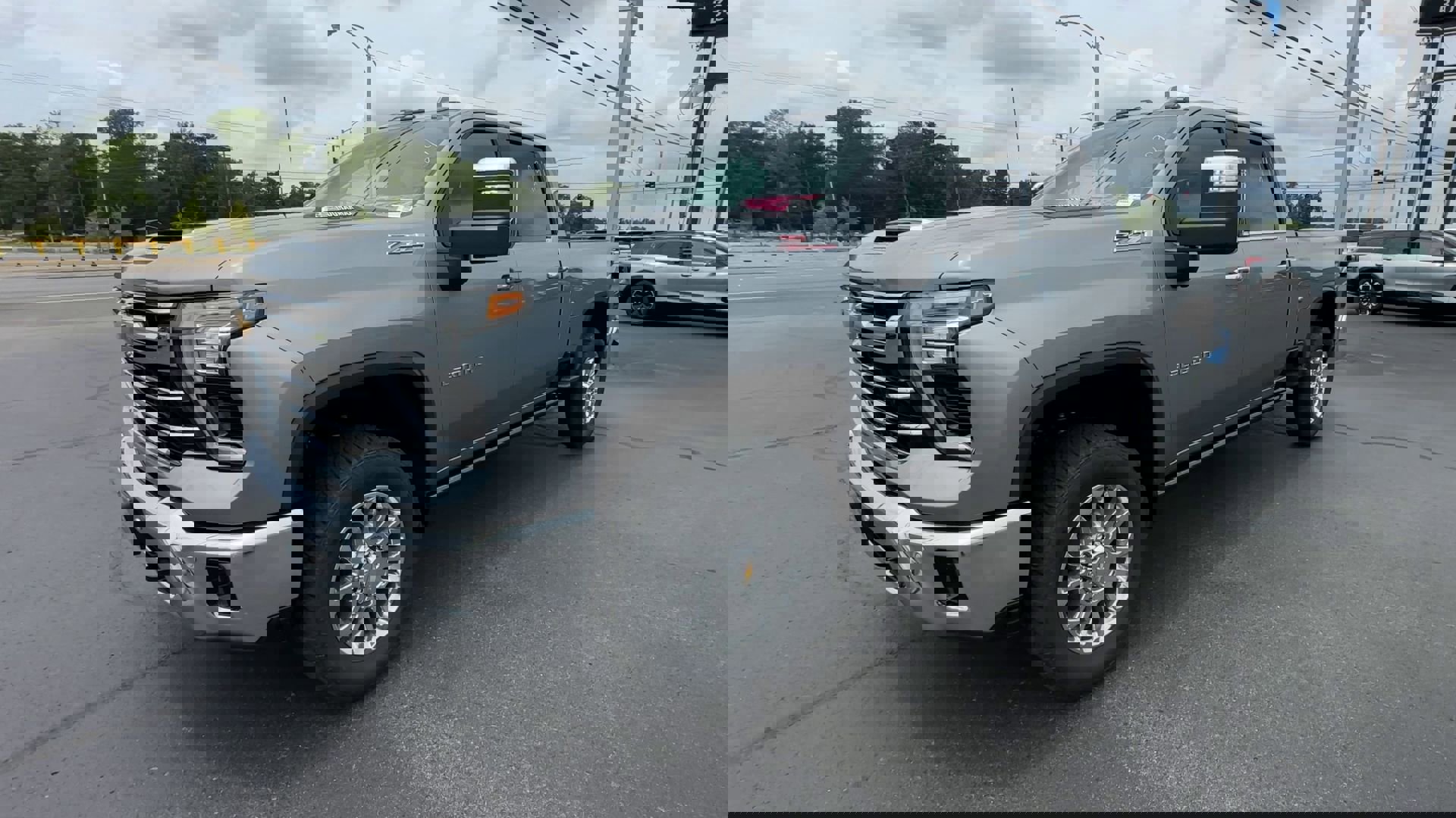 2025 Chevrolet Silverado 2500HD LTZ photo 4