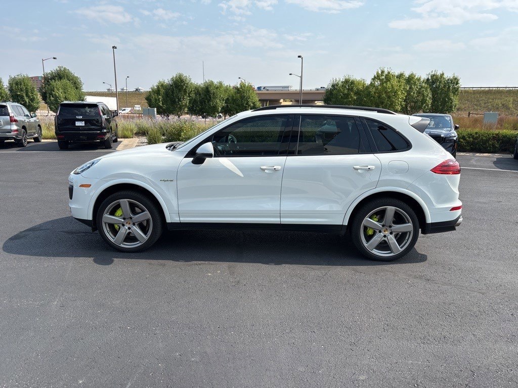 2017 Porsche Cayenne S photo 2
