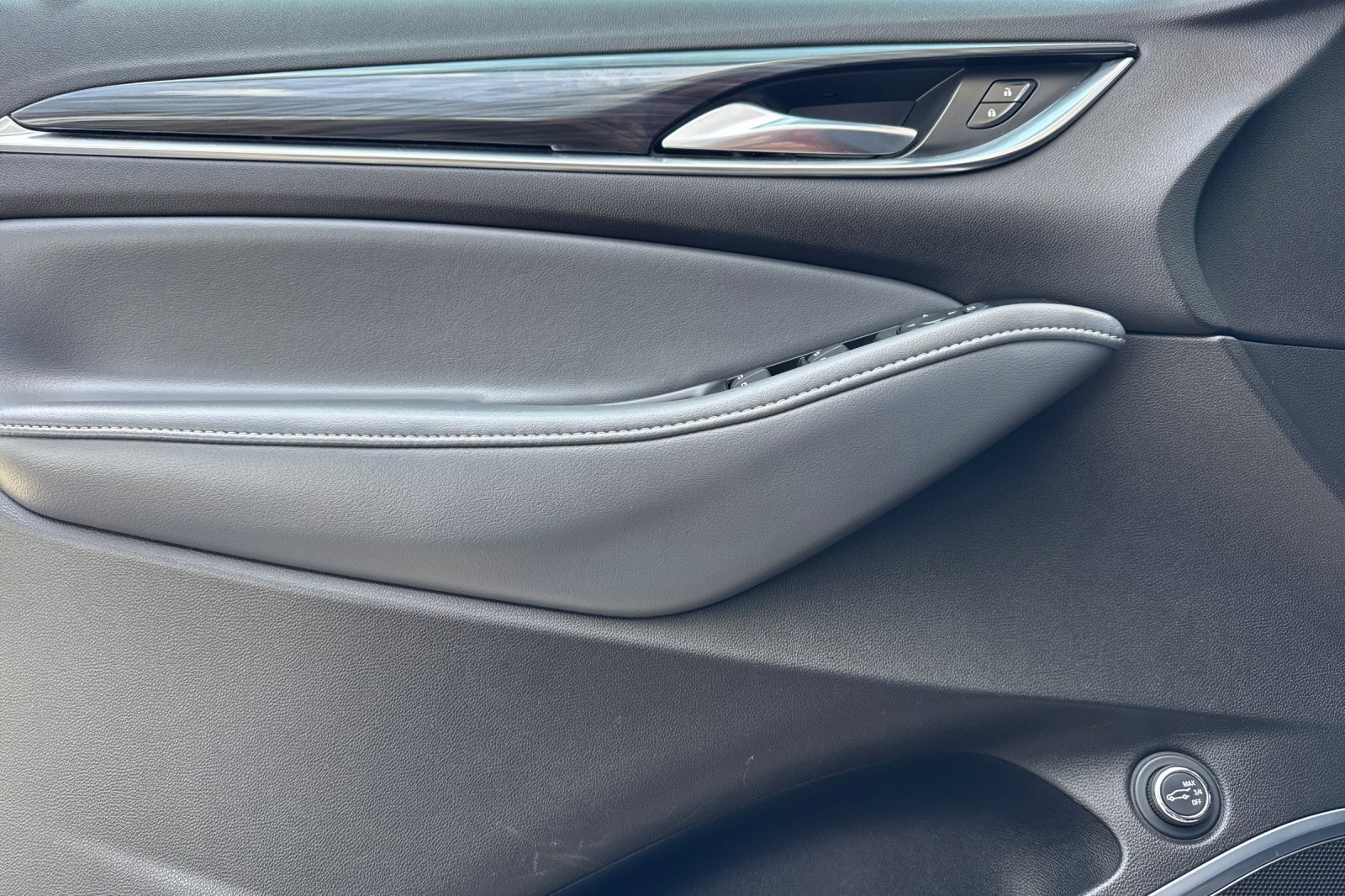 2021 Buick Enclave Essence photo 11