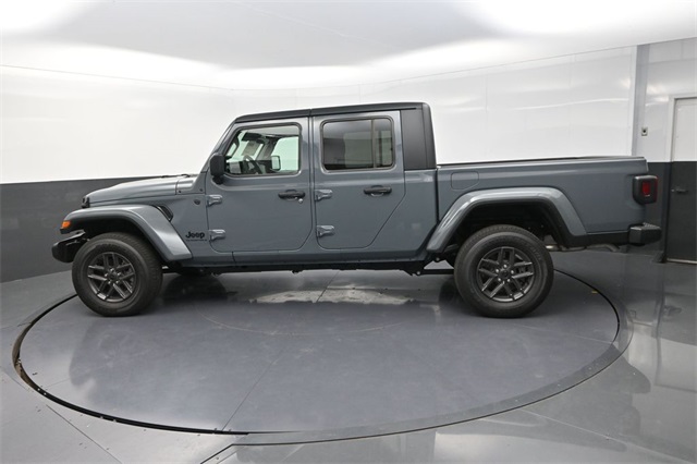 2025 Jeep Gladiator Sport S photo 3