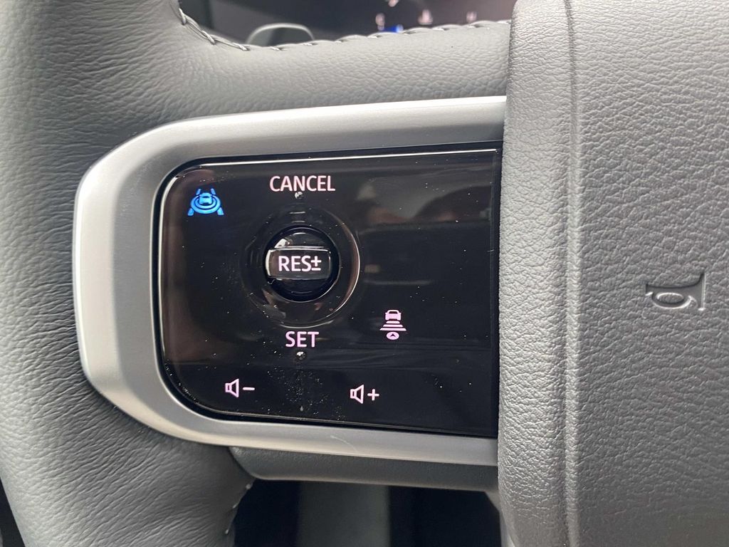 2025 Nissan Armada SV photo 16