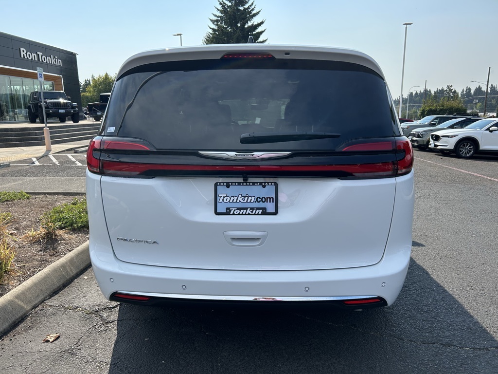 2026 Chrysler Pacifica photo 6