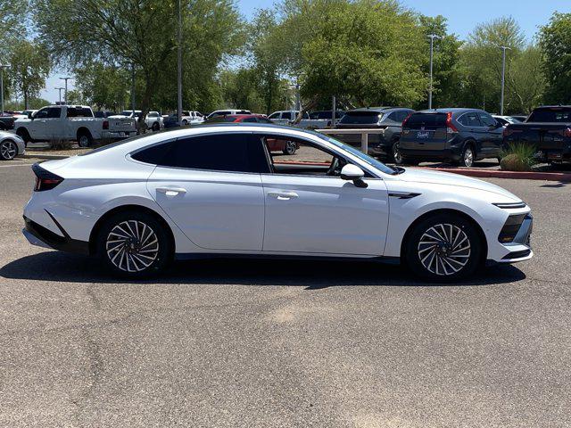 2025 Hyundai Sonata Hybrid Limited photo 2
