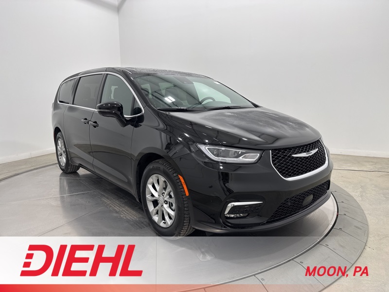 2026 Chrysler Pacifica Limited's photo