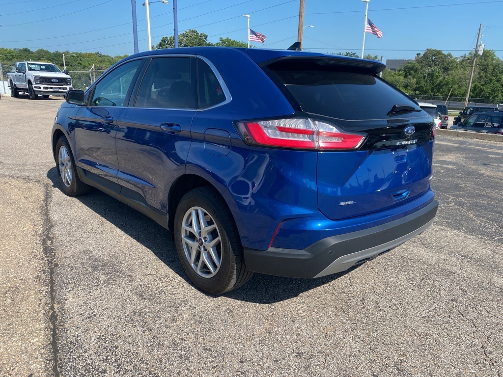 2022 Ford Edge SEL photo 4