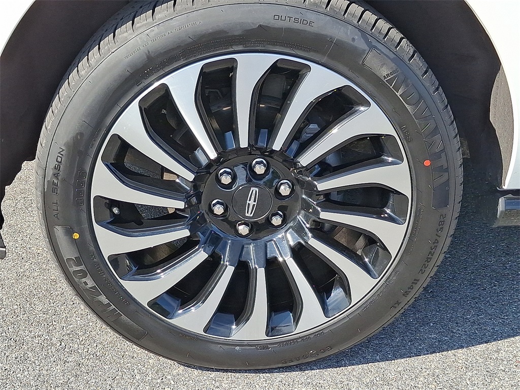 2023 Lincoln Navigator L photo 8