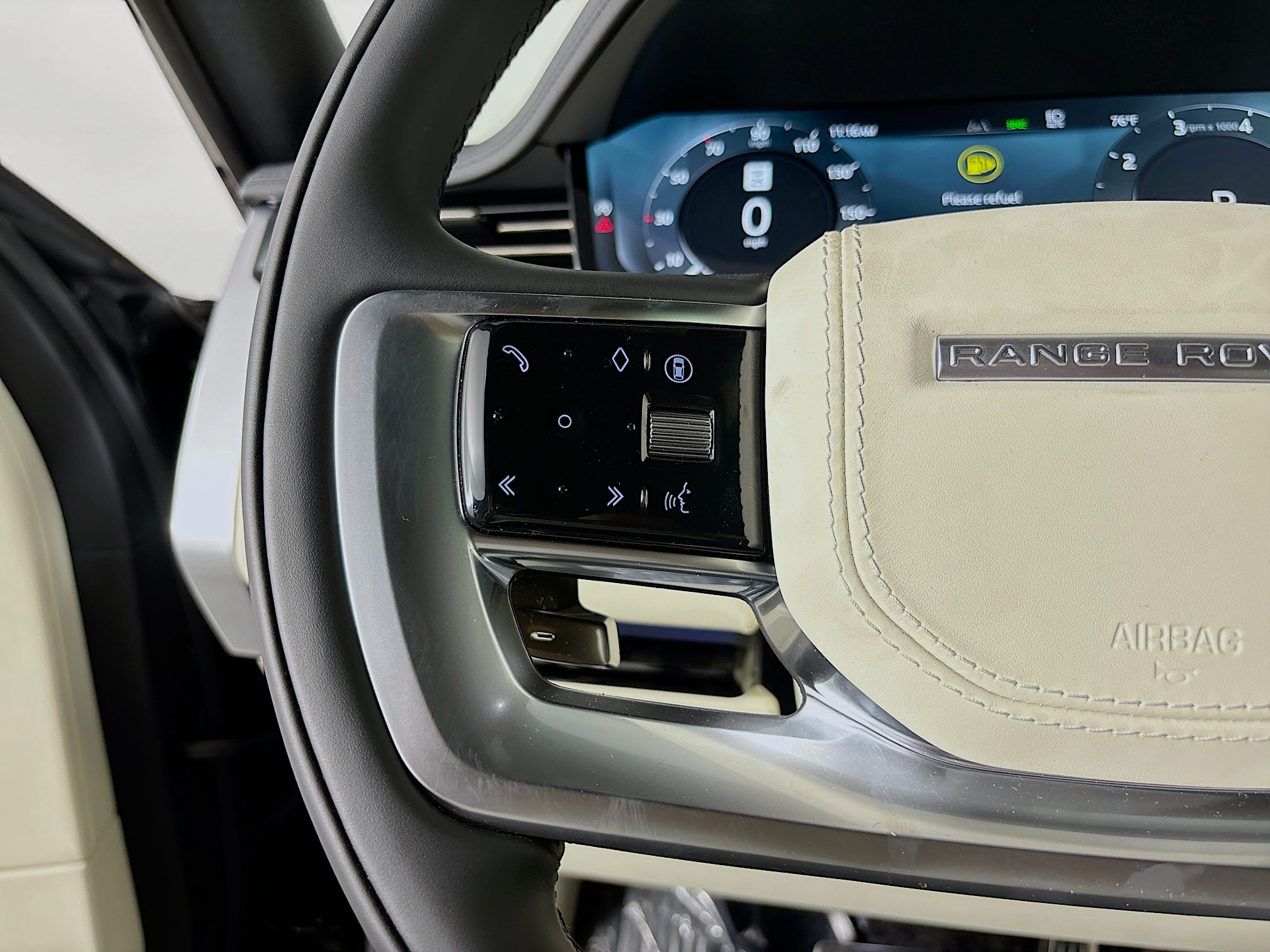 2025 Land Rover Range Rover SE photo 10