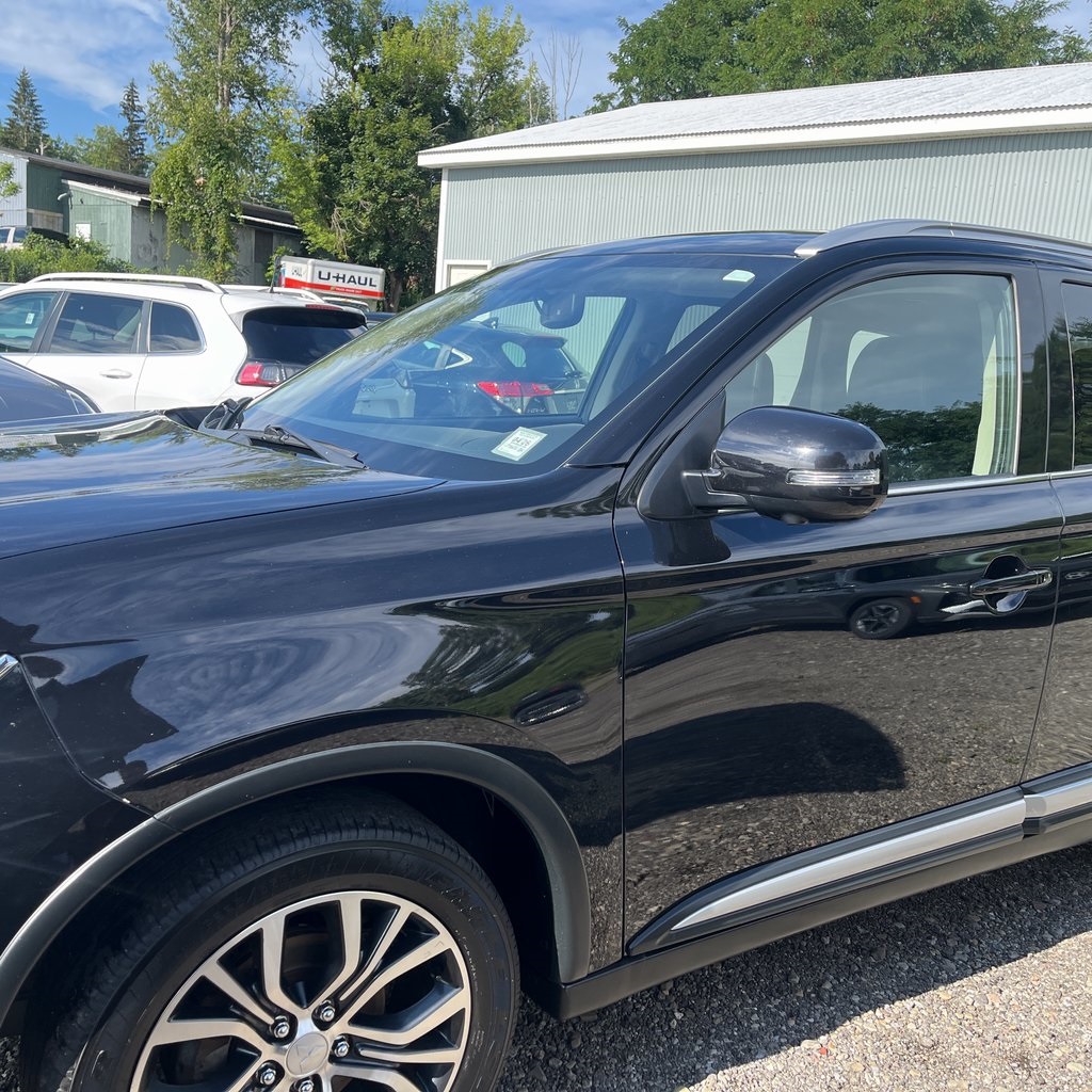 Used 2018 Mitsubishi Outlander SEL with VIN JA4AZ3A3XJZ011650 for sale in Fowlerville, MI
