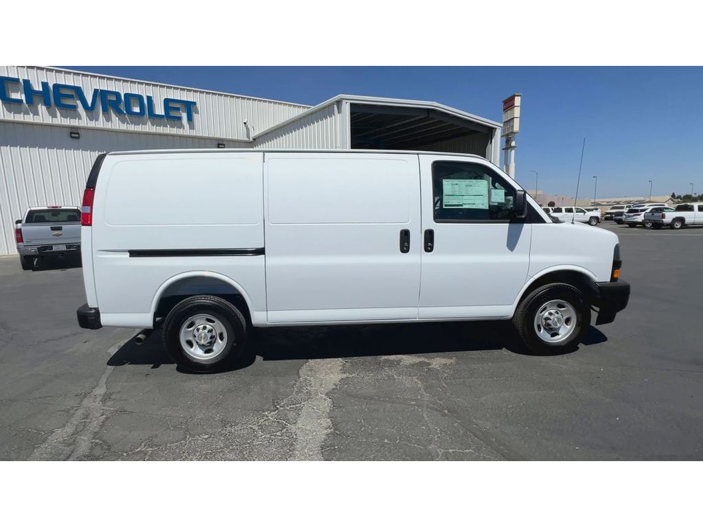 2025 Chevrolet Express Cargo 2500 photo 13