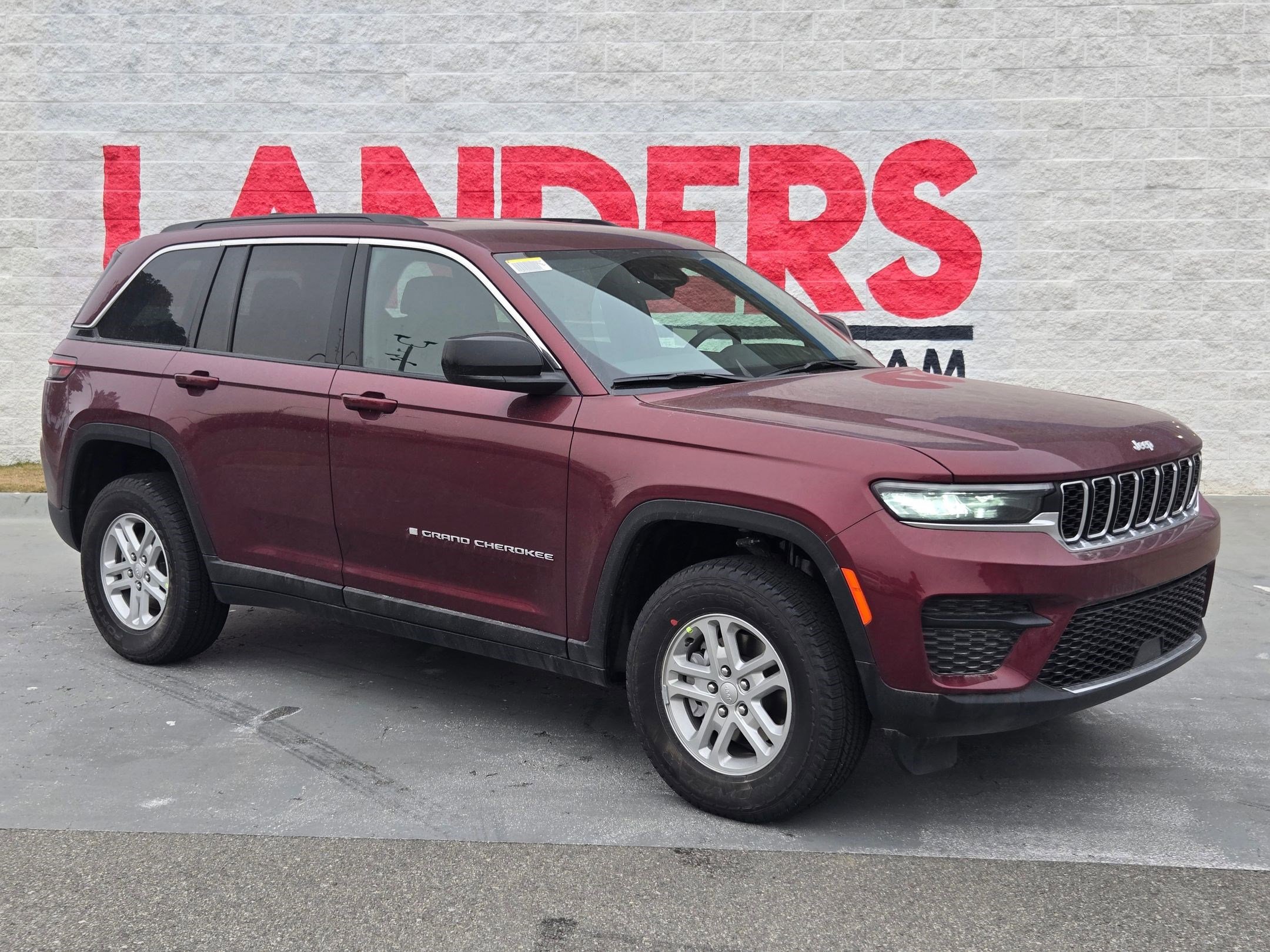 2025 Jeep Grand Cherokee Laredo's photo