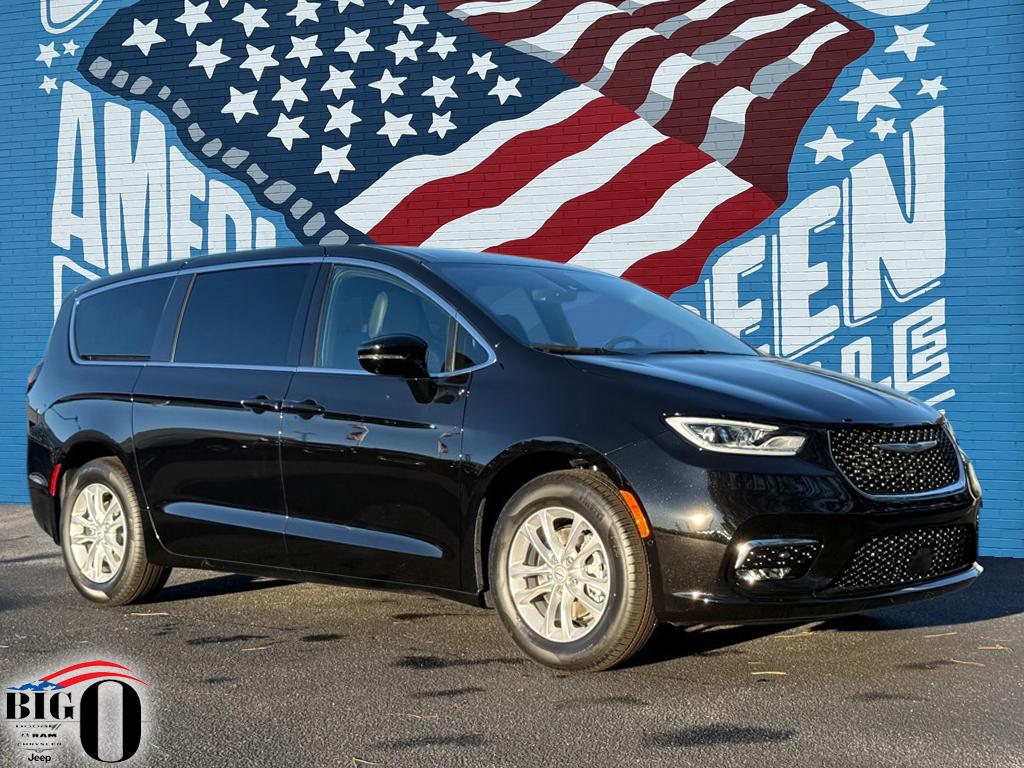 2026 Chrysler Pacifica Select's photo