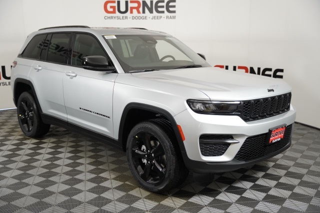2025 Jeep Grand Cherokee Altitude photo 2
