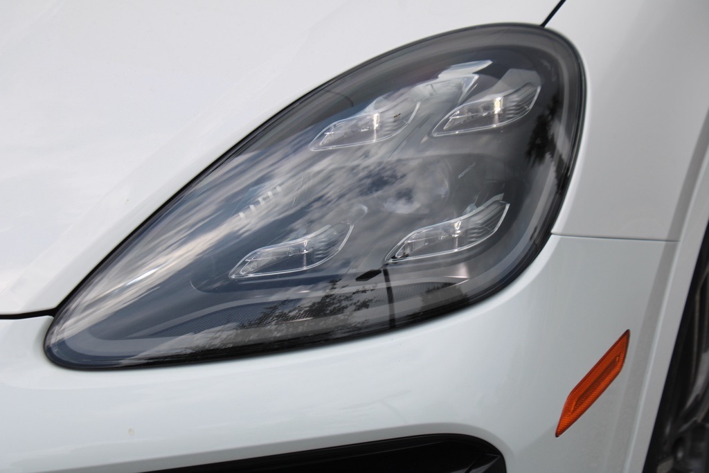 2023 Porsche Cayenne Turbo photo 11