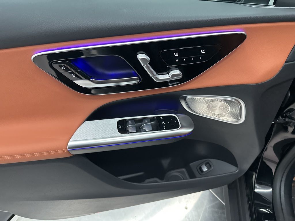 2026 Mercedes Benz GLC 300 photo 11