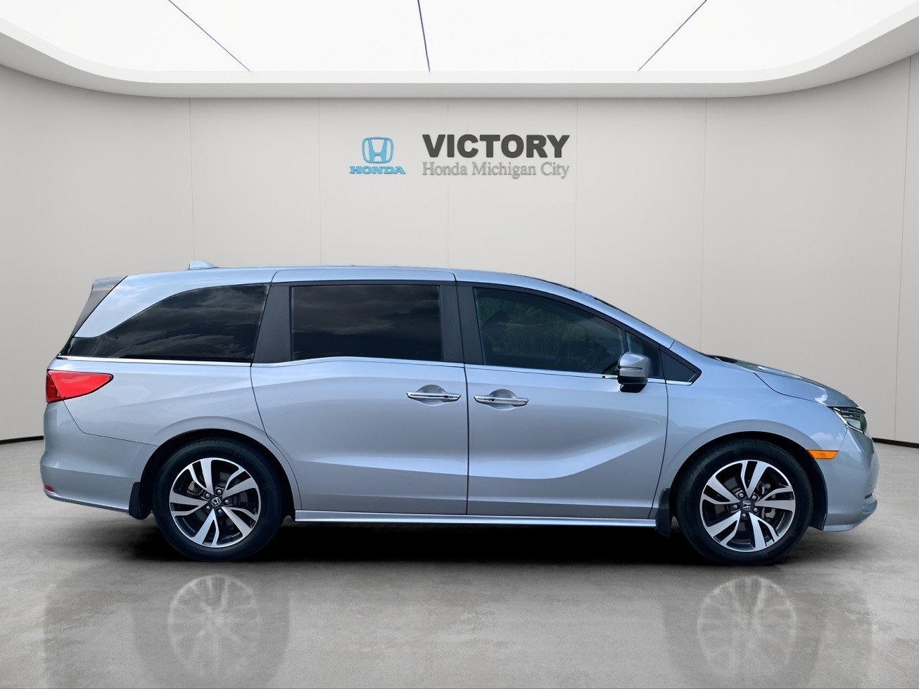 2023 Honda Odyssey Touring photo 6