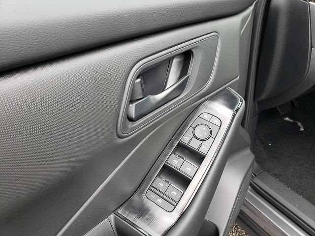 2025 Nissan Rogue S photo 10