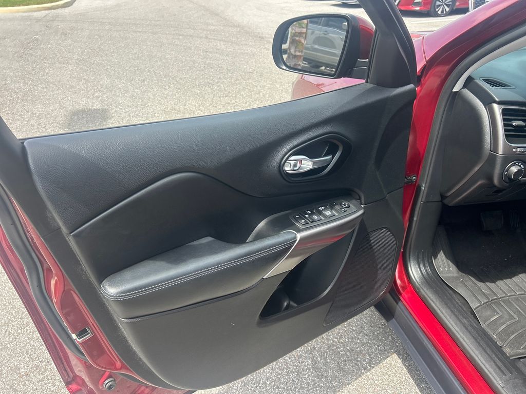 2021 Jeep Cherokee Latitude photo 14