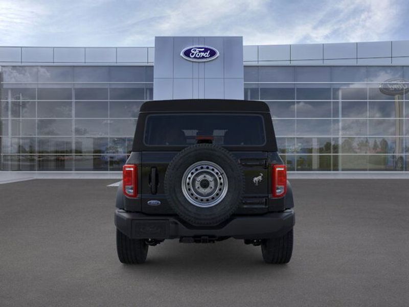 2025 Ford Bronco Base photo 5