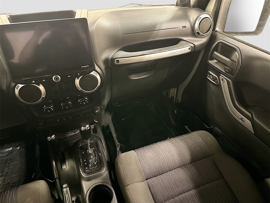 2012 Jeep Wrangler Sahara photo 8