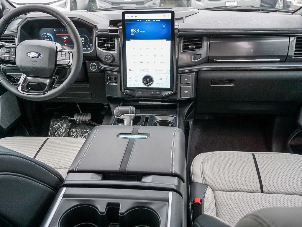 2025 Ford F-150 Lightning Platinum photo 14