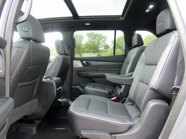 2025 Buick Enclave Avenir photo 4