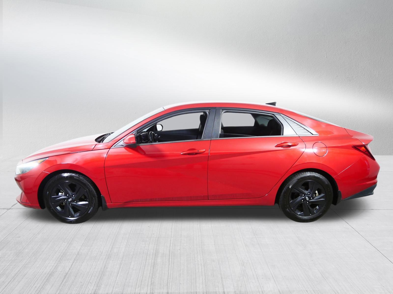 2022 Hyundai Elantra SEL Convenience photo 4