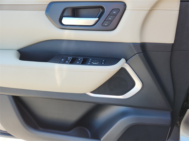 2025 Nissan Armada Platinum photo 17