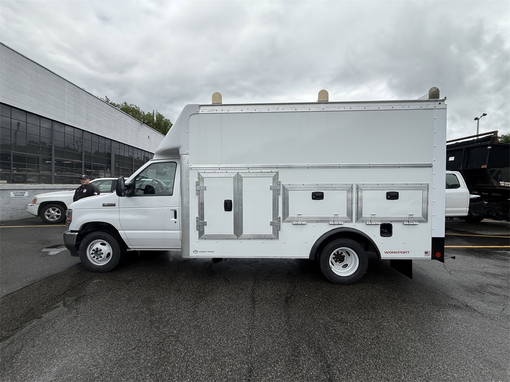 2026 Ford E-350 Base photo 4