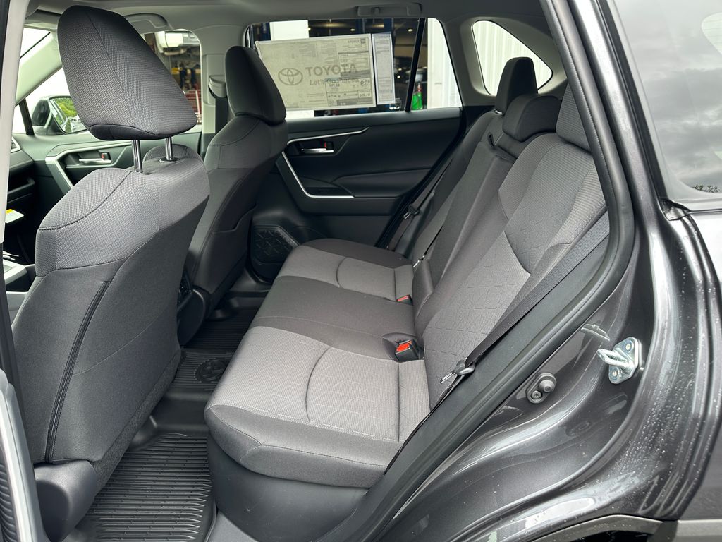 2025 Toyota RAV4 Hybrid XLE photo 9